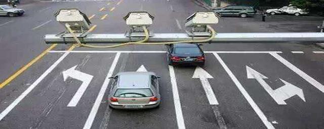機(jī)動(dòng)車不按導(dǎo)向車道行駛的處罰及相關(guān)法規(guī)解析