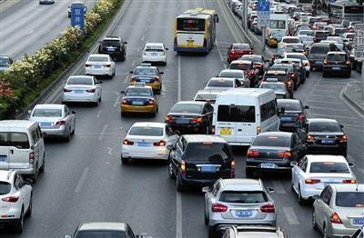 機(jī)動(dòng)車進(jìn)入非機(jī)動(dòng)車道后壓實(shí)線變道，扣幾分罰多少錢？