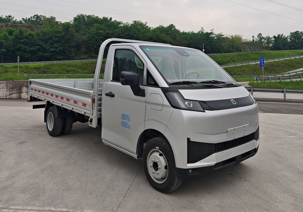 吉利遠(yuǎn)程純電動(dòng)欄板式貨車新車申報(bào):寧德時(shí)代磷酸鐵鋰 能否搶占城配物流市場?